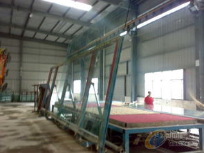 建材行業的多維視角 玻璃圖庫、中玻網與房產咨詢的協同價值